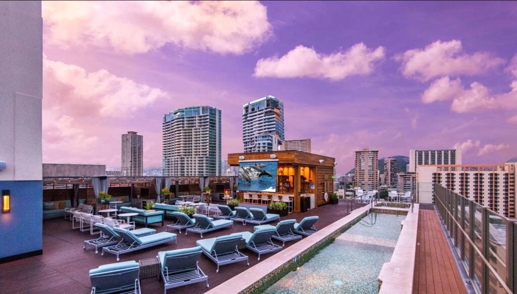 Sunset at the Hokulani Waikiki rooftop bar